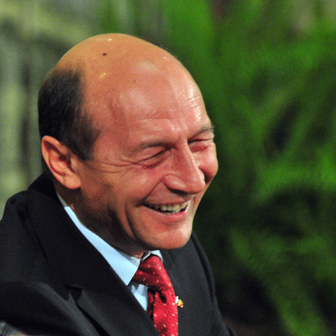 CAMPANIE PE NET: Traian Băsescu i-a parodiat electoral pe Badea, Gâdea şi Stan - VEZI VIDEO