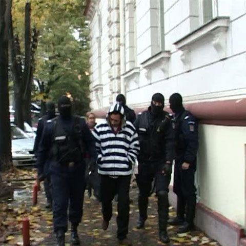 Mascaţii au arestat 12 suspecţi de trafic de carne vie, la Arad 