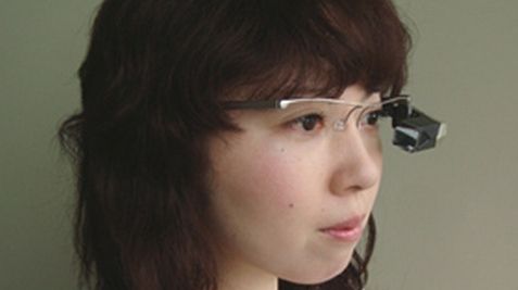 Ochelari de la NEC pentru traducere instantanee în limbile japoneză şi engleză