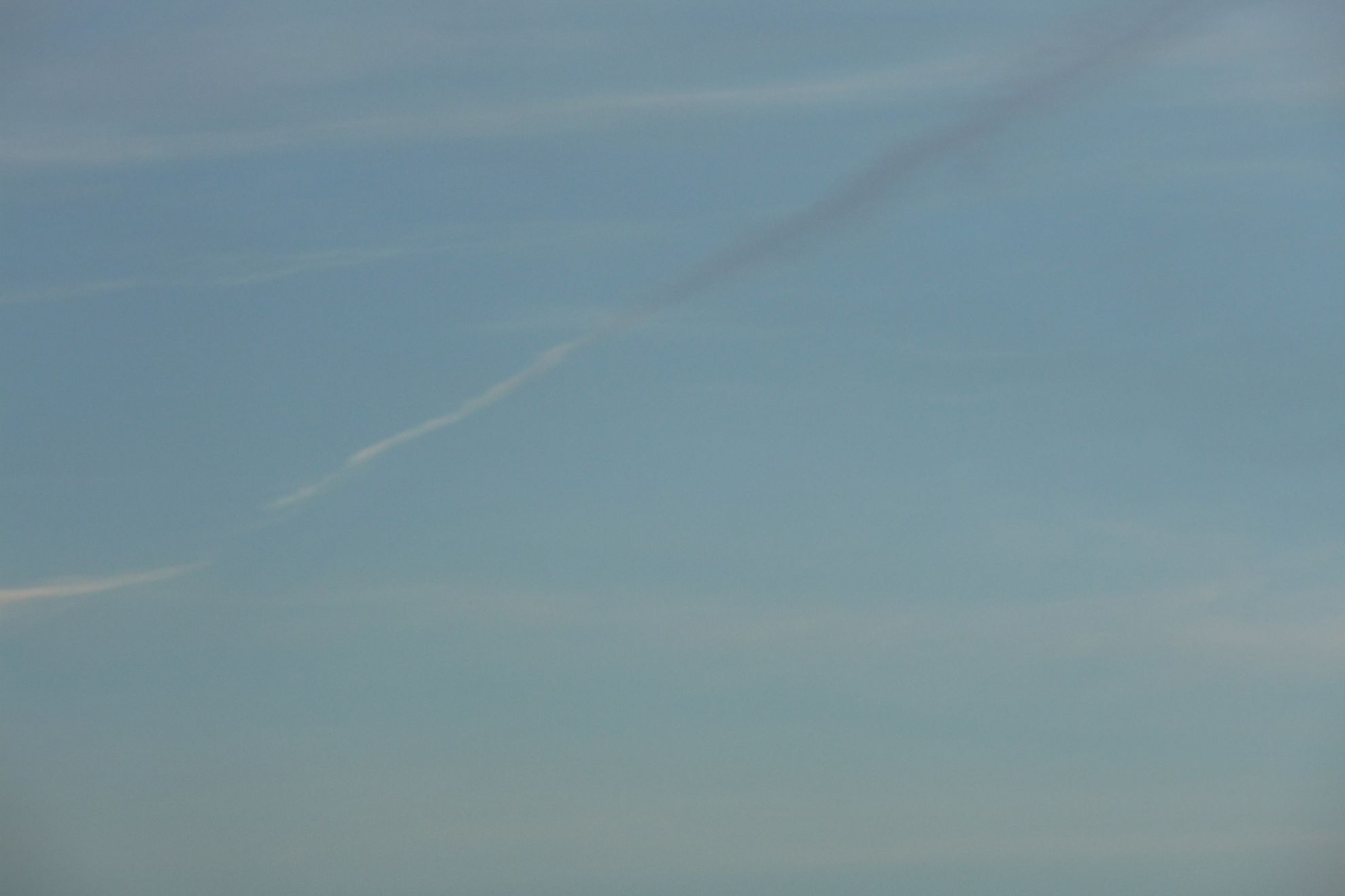 O telespectatoare din Bucureşti a fotografiat un posibil meteorit