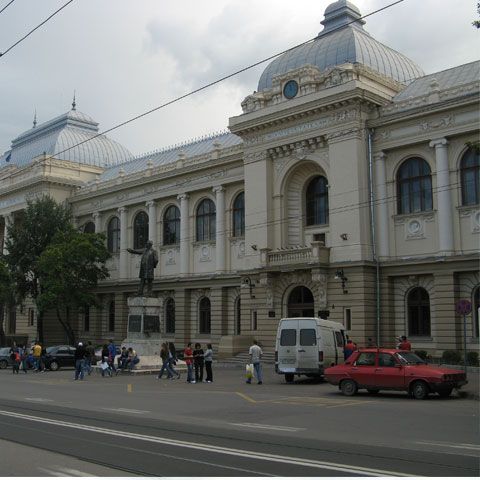 DINASTIILE: La Facultatea de biologie din Iaşi predau şapte familii