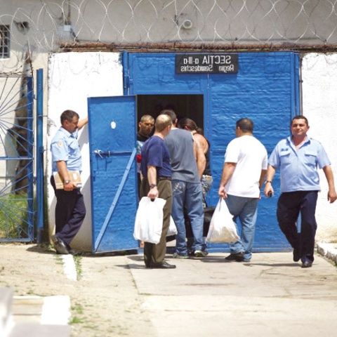 Sindicaliştii din penitenciare nu vor concediu fără plată, şeful ANP a căutat o soluţie de compensare