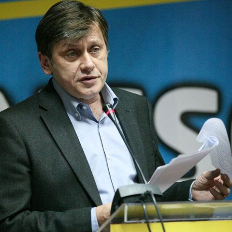 Antonescu: Femeile din România nu sunt doar păsărici, ţigănci împuţite; Băsescu - Aţi jignit femeile!