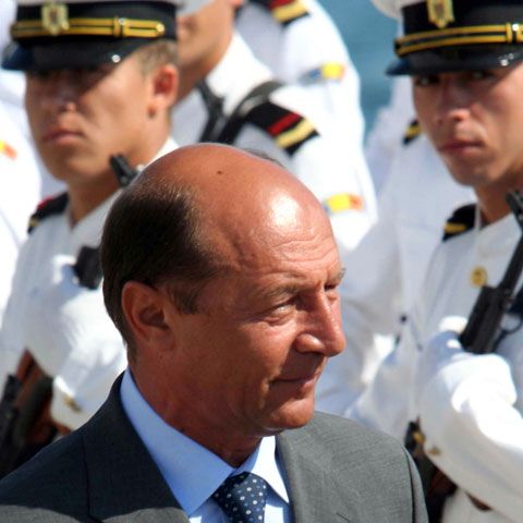 Antonescu: Nu mai aveţi flotă să plecaţi pe mare; Băsescu-E abordarea securiştilor de după Revoluţie