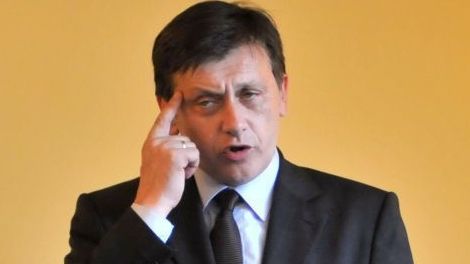 Antonescu îl roagă pe Hrebenciuc să \"îi dea voie\" lui Geoană să vină la o dezbatere electorală