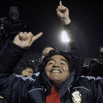 Maradona a fost suspendat două luni de FIFA