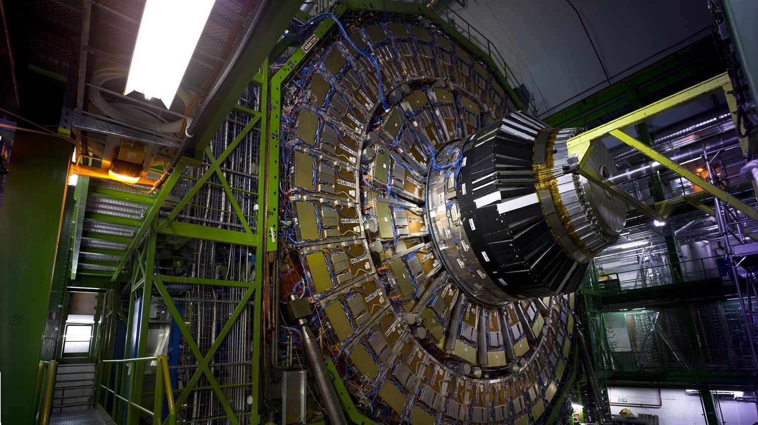 Acceleratorul de particule de la CERN reporneşte vineri