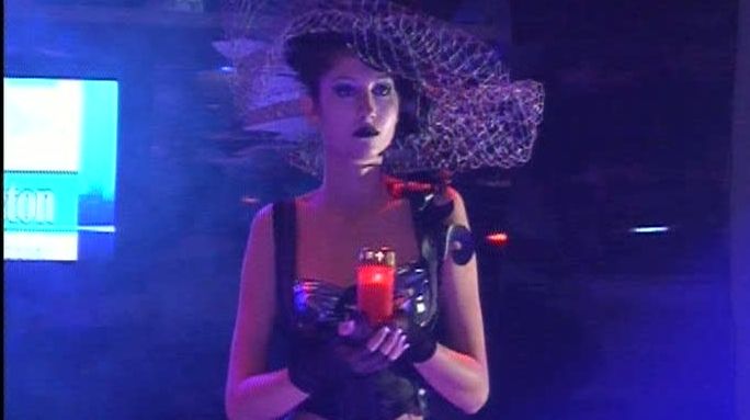 Modă macabră la Constanţa, unde manechinele au defilat în haine de înmormântare