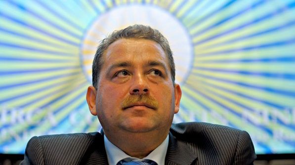 Candidatul Ninel Potârcă a sesizat CCR, nemulţumit că în comisiile de vot nu sunt şi etnici romi