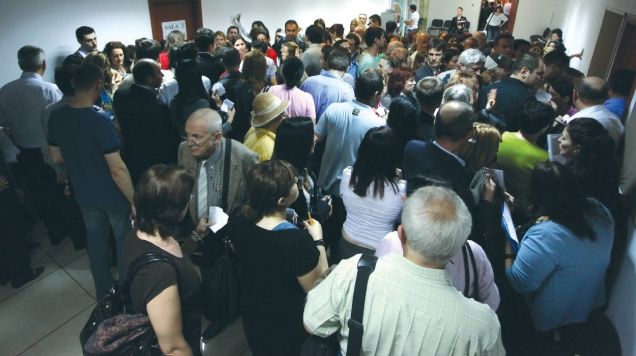 Record de birocraţie: Registrul Comerţului a ajuns să dea termene peste un an