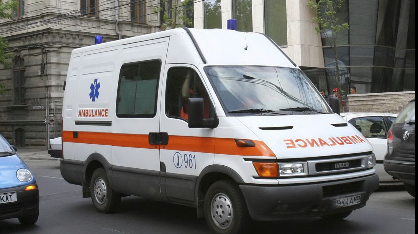 Şase persoane au fost rănite în urma a două accidente rutiere pe DN 2