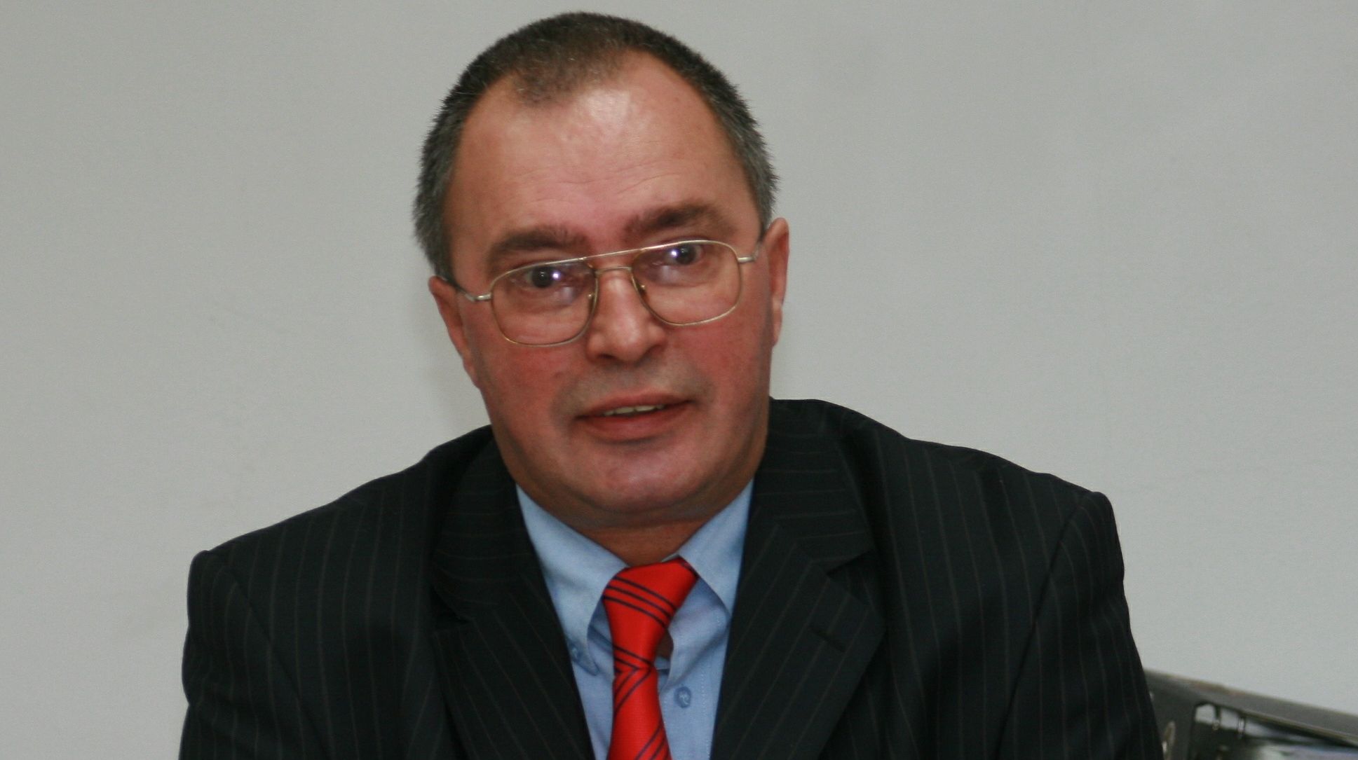 Prefectul de Maramureş denunţat de liderii de partide la DNA
