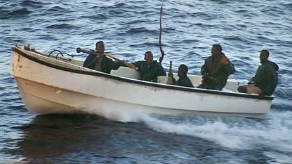 Nava elenă Maran Centaurus capturată de piraţi se îndreaptă spre Somalia