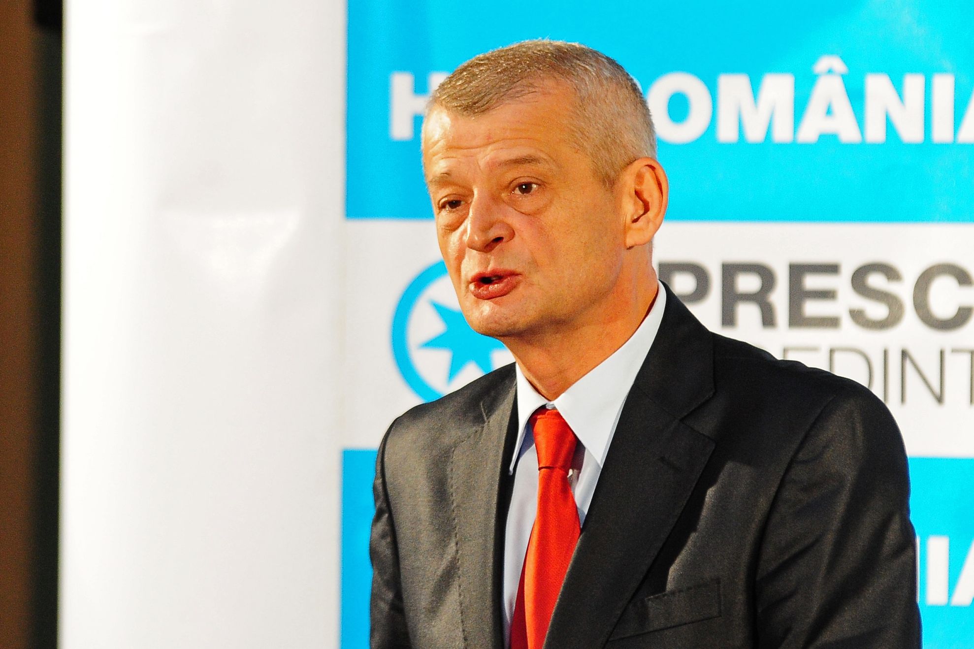Sorin Oprescu: Hai, triştilor! Ce trişti sunteţi în această dimineaţă!