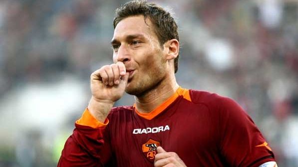 Totti ia în calcul reîntoarcerea la naţională