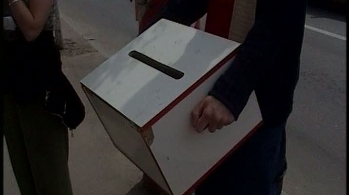Secţiile speciale de votare nu au fost prevăzute cu urne mobile