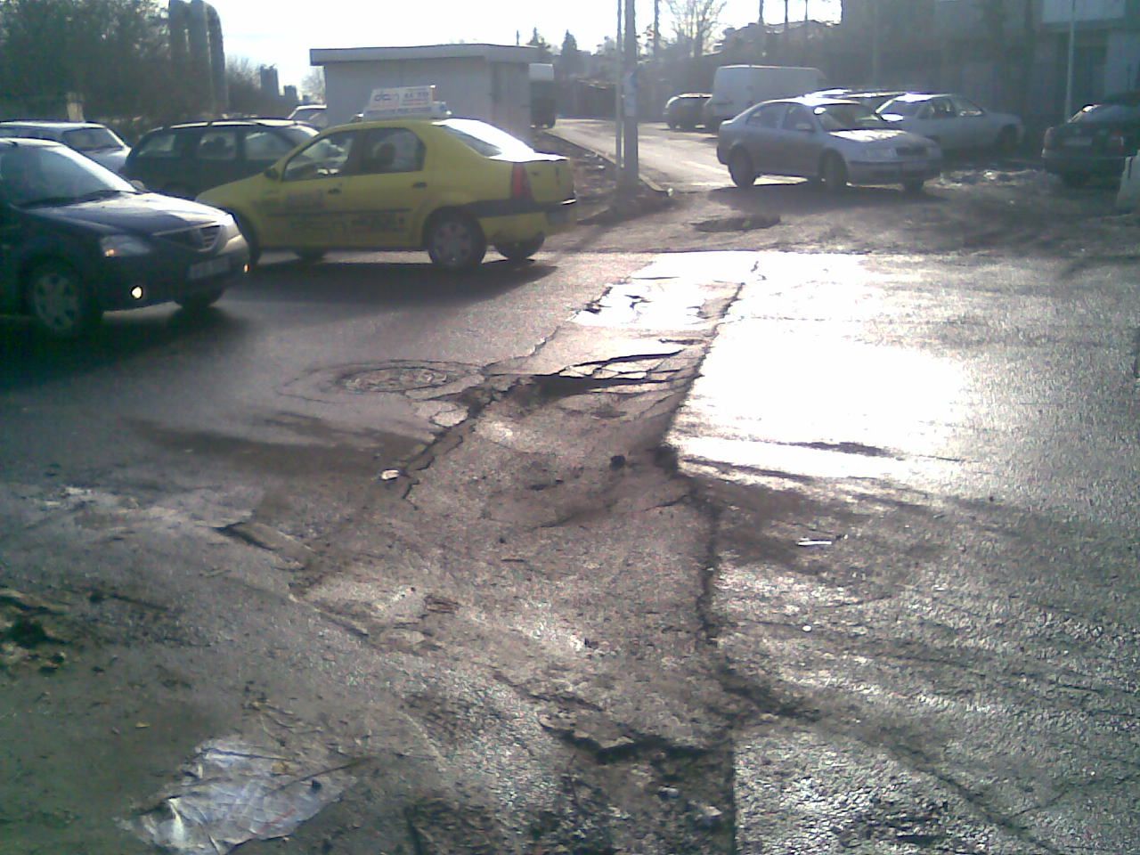 Străzile Capitalei le dau bătăi de cap şoferilor