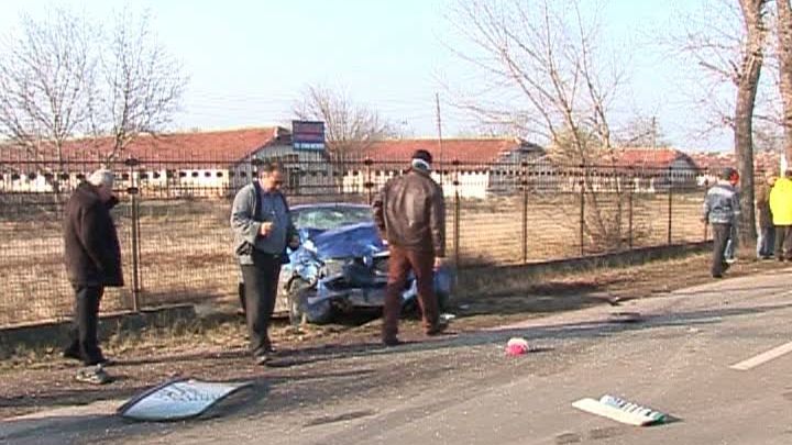 Şase persoane, printre care şi un copil, au ajuns la spital, în urma unui accident rutier