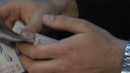 Funcţionarii publici din Bacău nu primesc anul acesta prime de Crăciun