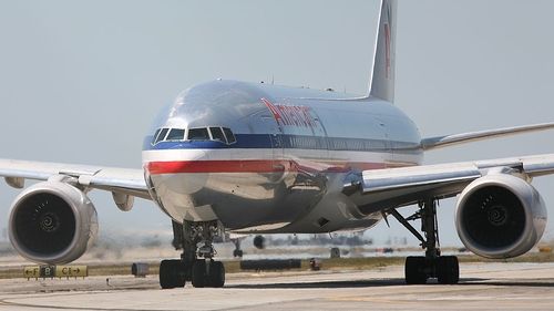 Autorităţile SUA interzic companiilor să ţină pasagerii în avion mai mult de trei ore