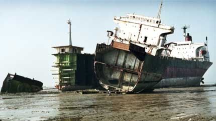 Un cargo moldovenesc cu petrol a fost rupt în două în Marea Neagră