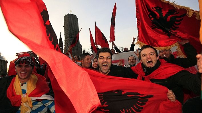 Independenţa Kosovo, dezbătută marţi la Haga
