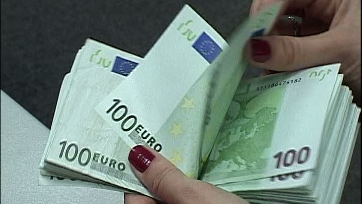 Moneda naţională a avut în 2009 un curs caracterizat de instabilitate 