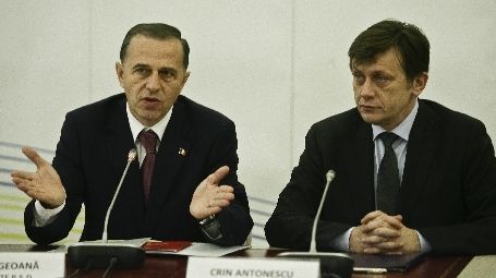 Din cauza ceţii, Geoană şi Antonescu au ratat ceremoniile de 1 Decembrie de la Timişoara