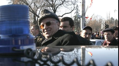 Iliescu în presa rusă: \"Nu ştim cine a tras la Revoluţie, este o enigmă\"