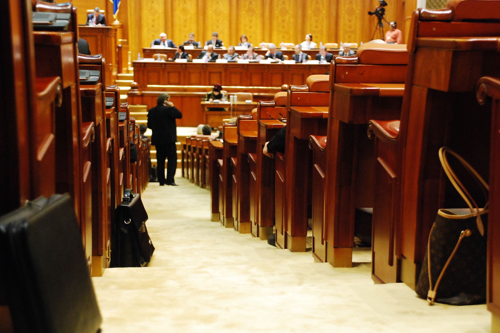 Lista cu miniştrii propuşi şi programul de guvernare a fost depusă la Parlament