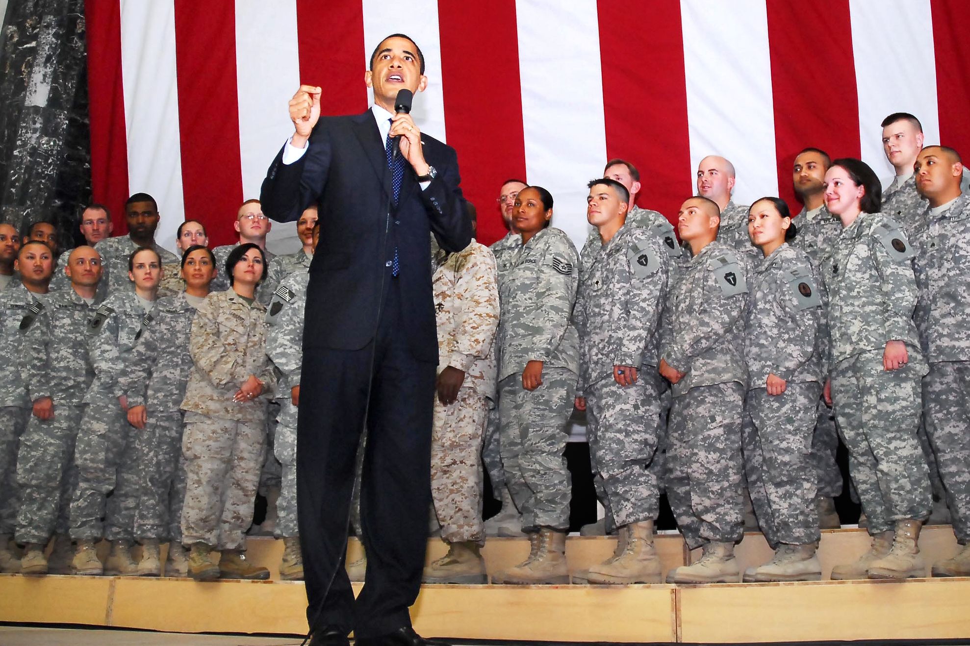 Obama trimite 30.000 de soldaţi suplimentari în Afganistan