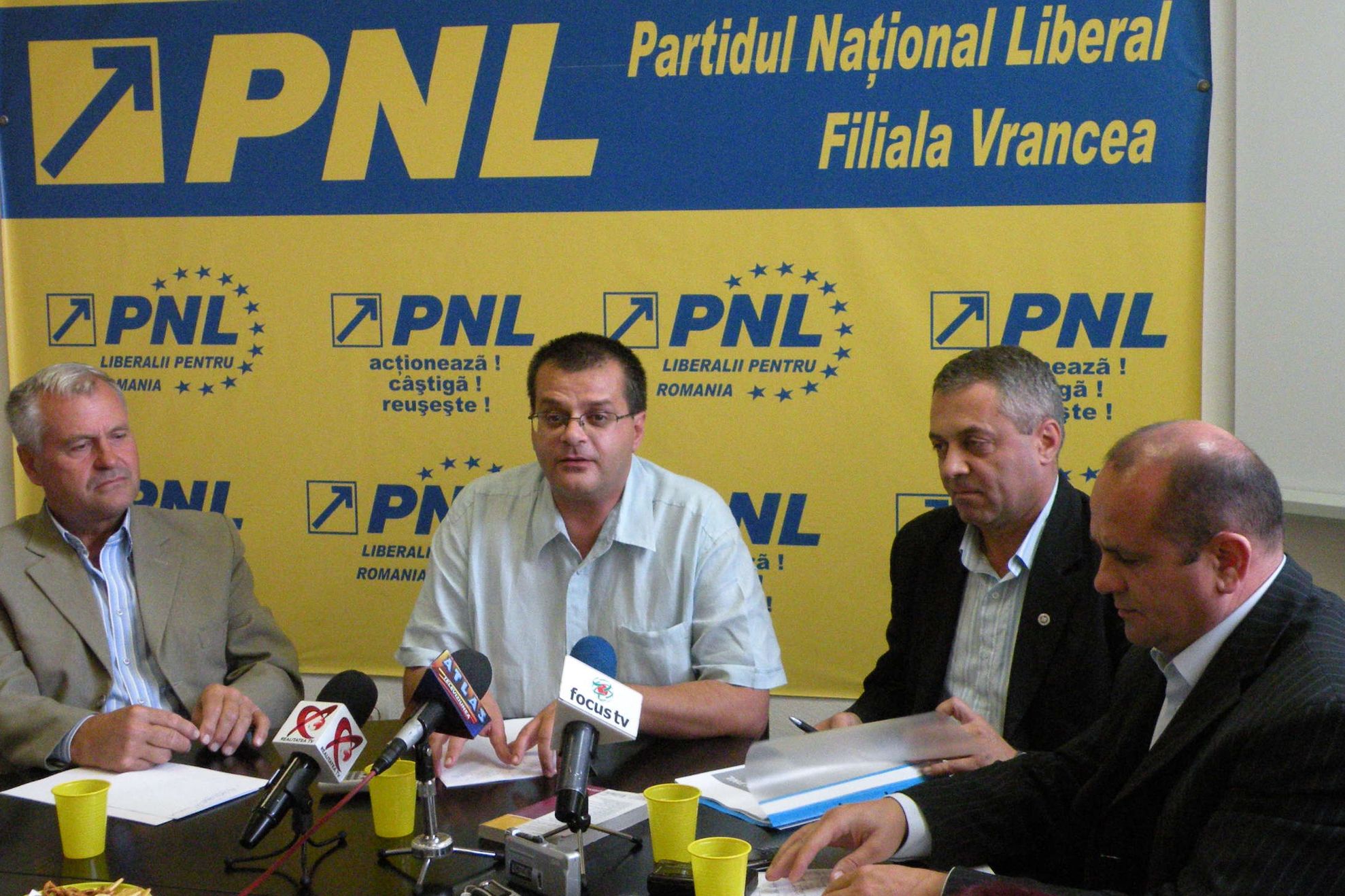 PNL Vrancea vrea intrarea la guvernare cu PD-L