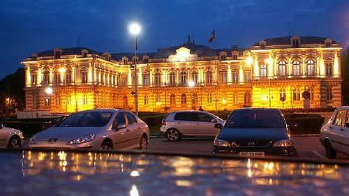 Liderii băcăuani ai PNL şi PSD sunt convinşi că şefii instituţiilor vor fi schimbaţi pe criterii politice