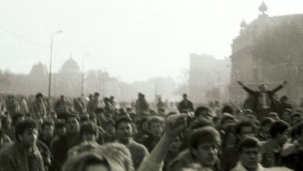 Peste 200 de revoluţionari au blocat Bulevardul Magheru