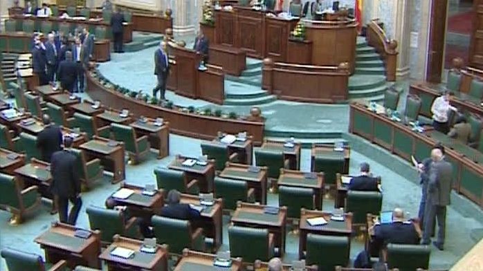 Senatorii rămân şi ei cu mai puţini bani de sărbători