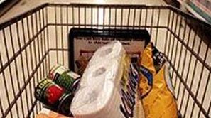 Centrele comerciale trec la program de sărbătoare. VEZI ORARUL
