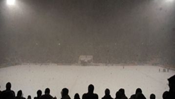 Steaua, părăsită de fani în faţa ninsorii