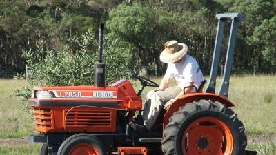 Statul ar putea acorda prime de 17.000 de lei pentru înnoirea tractoarelor