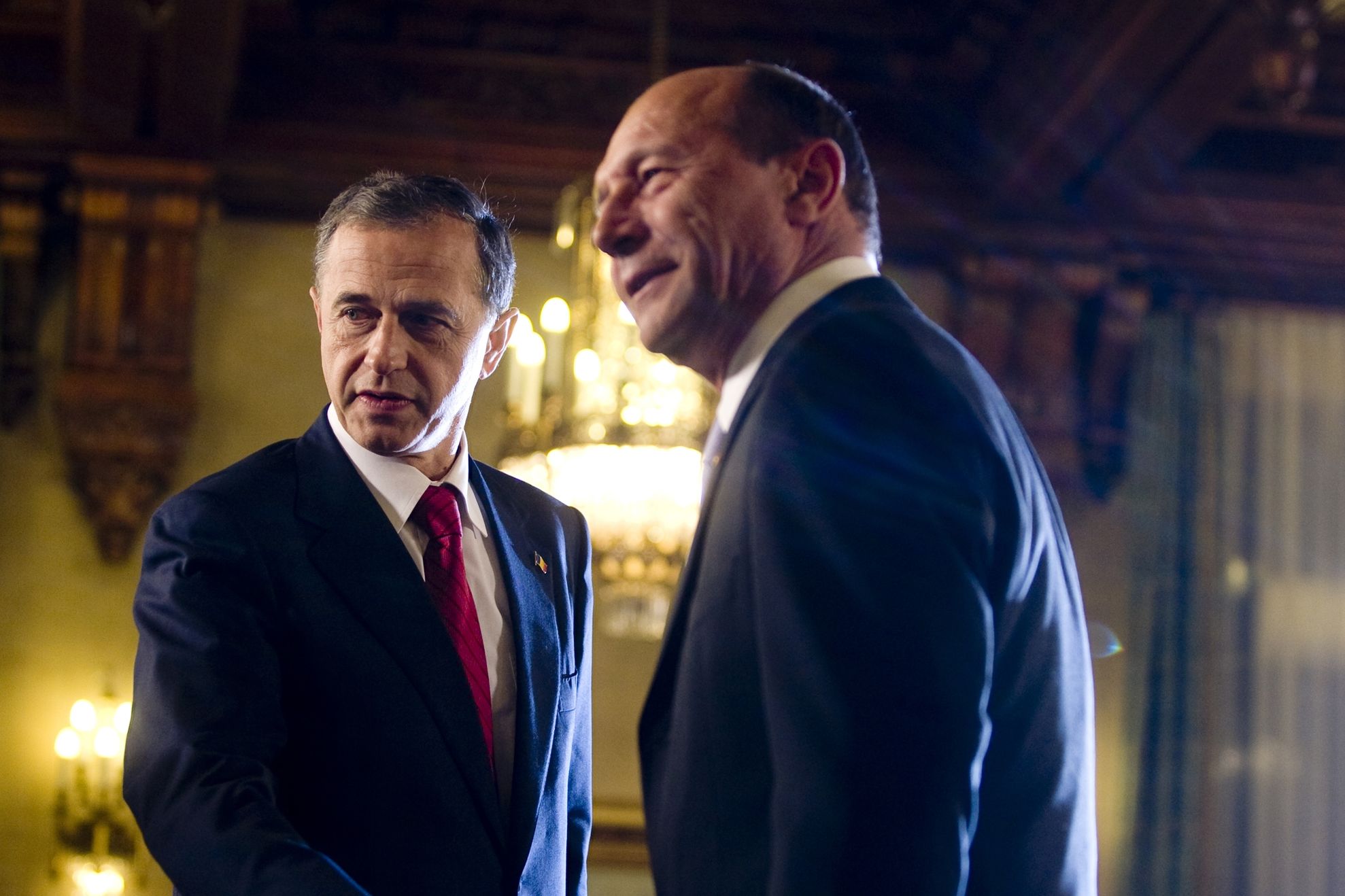 629 de voturi valide pentru Băsescu, 551 pentru Geoană, după renumărarea parţială a voturilor nule