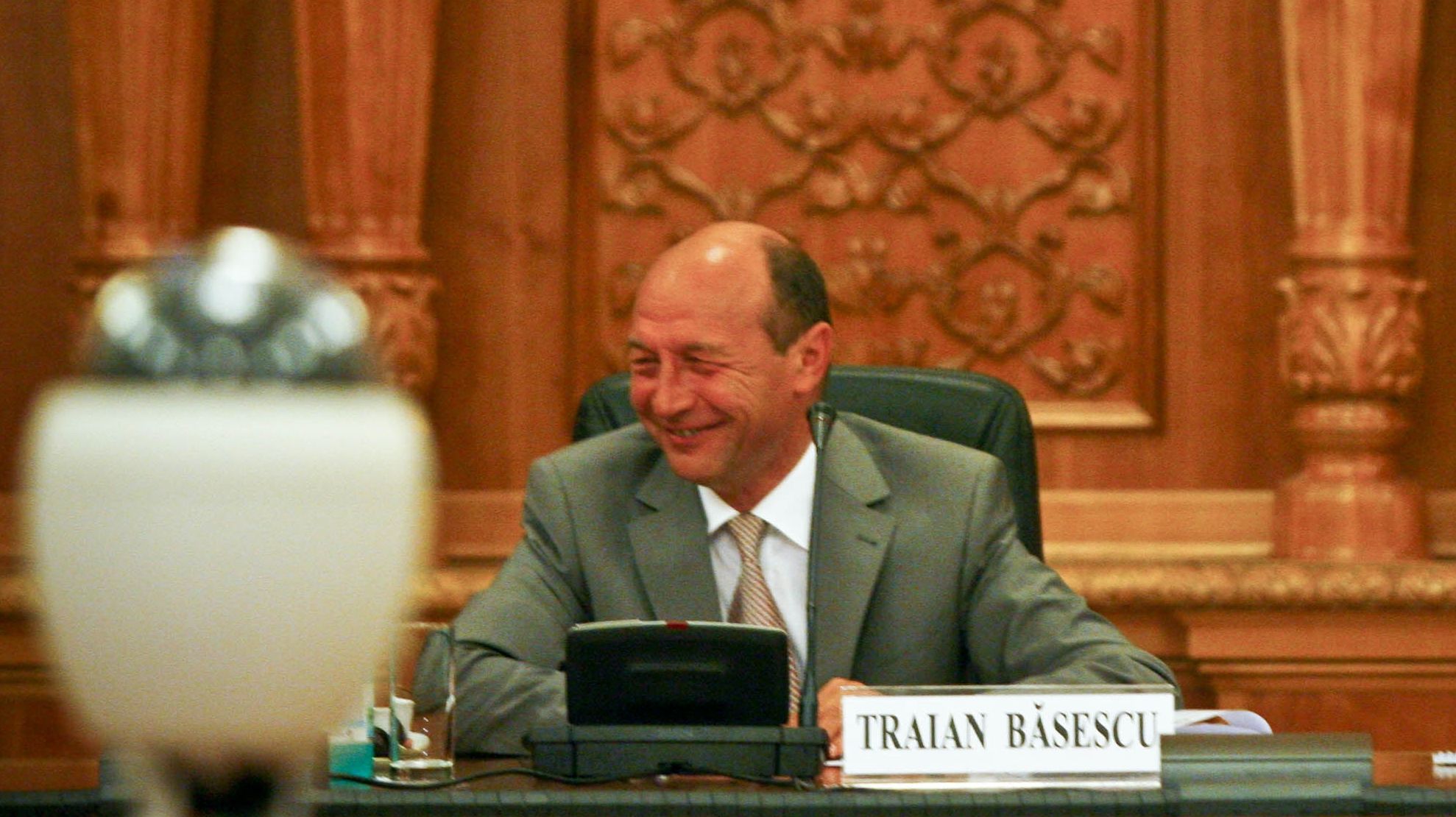 Guvernul demis poate trimite la Parlament proiectul de buget pe 2010