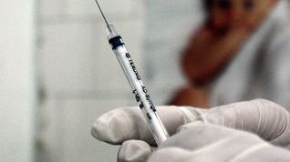 Elevii şi medicii refuză vaccinarea împotriva gripei noi, de teama reacţiilor adverse
