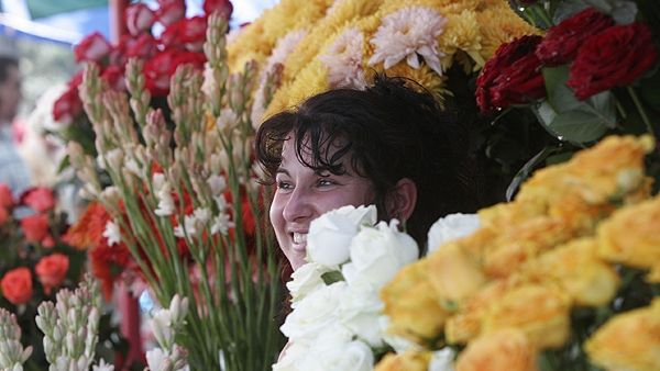 FLORII. Care sunt NUMELE DE FLORI care au onomastica. SINGURUL bărbat român cu NUME UNIC de floare
