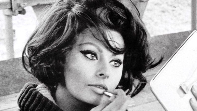 Sophia Loren spune că s-au făcut presiuni asupra sa să îşi "repare" nasul prea lung