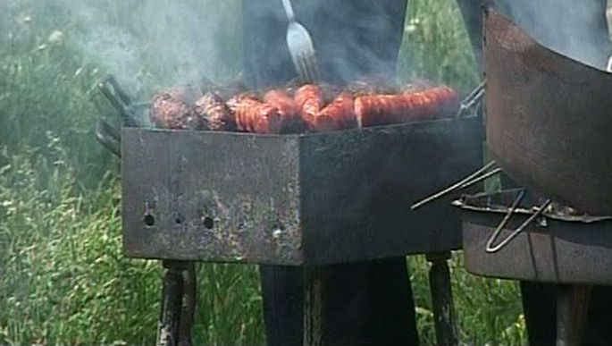 Ce a descoperit un bărbat în carnea de mici cumpărată de la un supermarket din Ploieşti