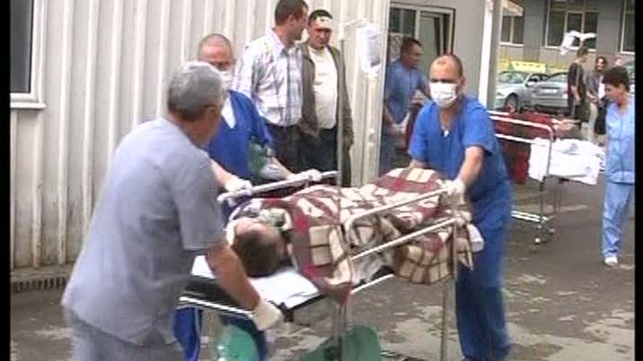 A ajuns la spital, în viață, după ce i-a explodat butelia în față. Foto/Arhivă