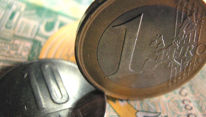 Euro explodează. Un nou maxim istoric: 4.7648 lei 