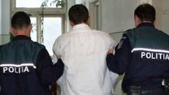 Bărbat reținut de poliție - imagine de arhivă