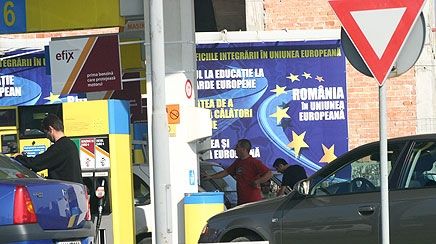 Doi bărbaţi, cercetaţi sub control judiciar în urma unei altercații într-o benzinărie din Mizil/ Arhivă foto