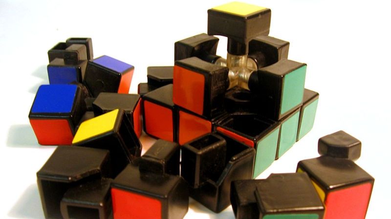 CUBUL RUBIK GOOGLE DOODLE. Cum să rezolvi CUBUL RUBIK - ghid practic