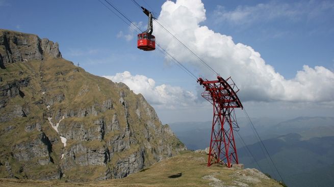Mai mulți turiști au rămas blocați în telecabină, 30 de minute